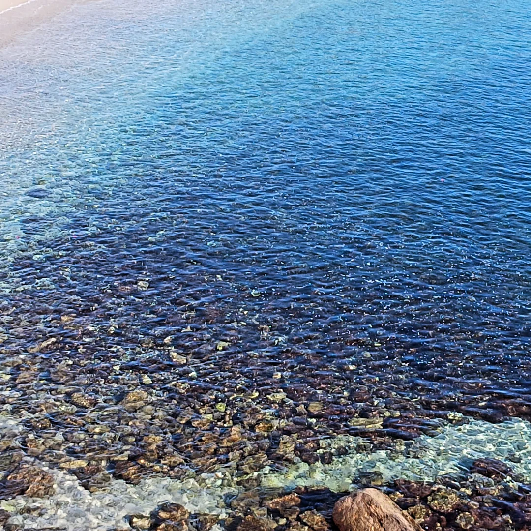 Crystal clear turquoise sea and beach in Antibes